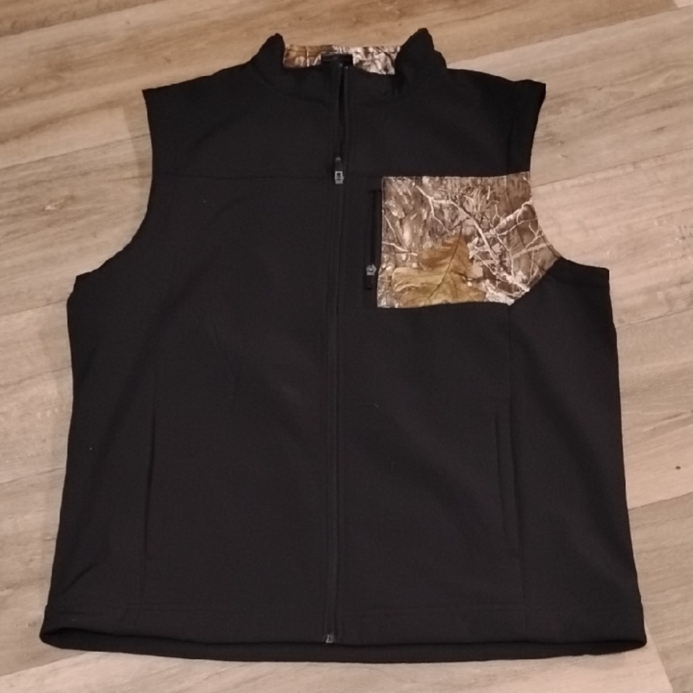 Realtree Black Vest with Camouflage Accent